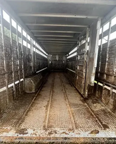 dirty trailer full of anmial crap