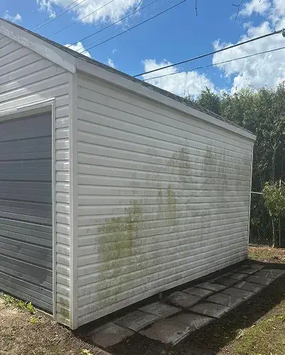 dirty trailer full of anmial crap