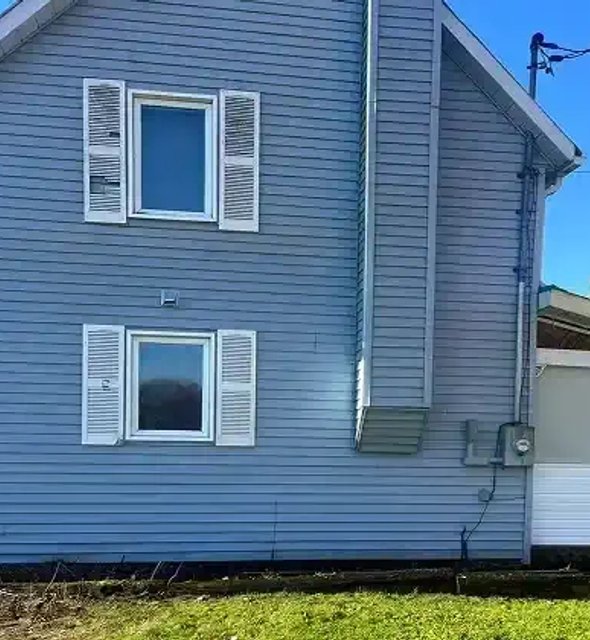 a recently cleaned and pressured washed housed located in Kemptville, Ontario