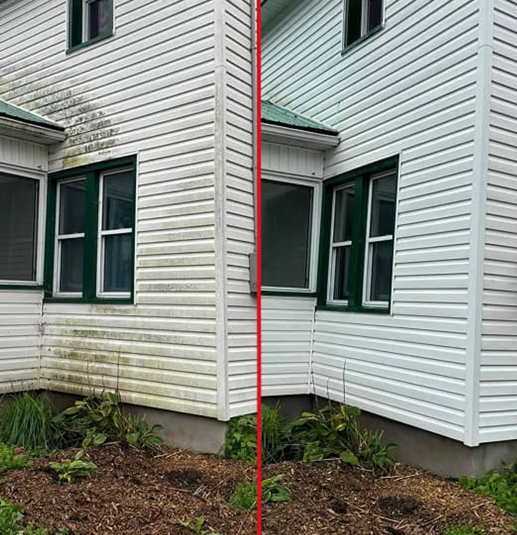 Before and after of cleaned Vinyal siding of a house in Cornwall, Ontario