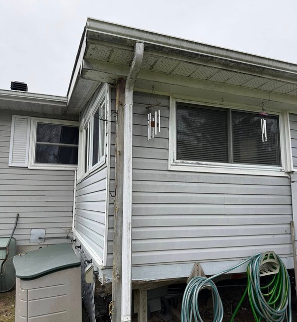 Cornwall pressure washing, dirty house